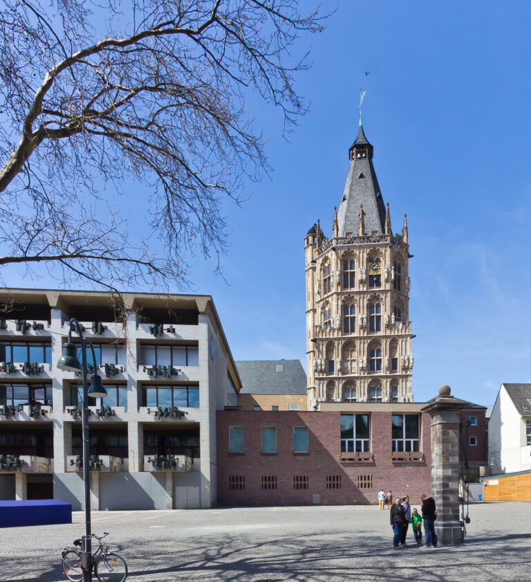 Gesamtschule Holweide demonstriert gegen Kürzungen bei Inklusion